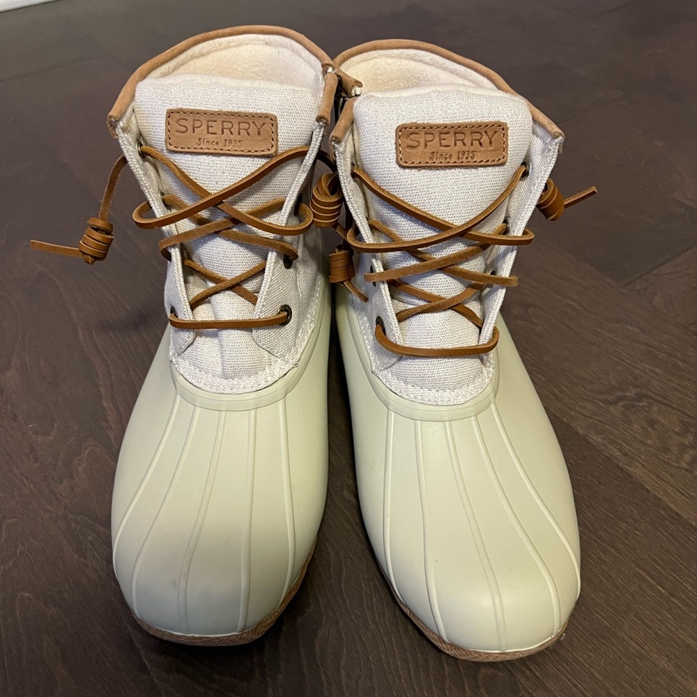 Sperry boots size: 9